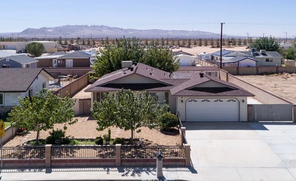 A Boron Retreat-Cozy home off Hwy 58 & Borax Rd