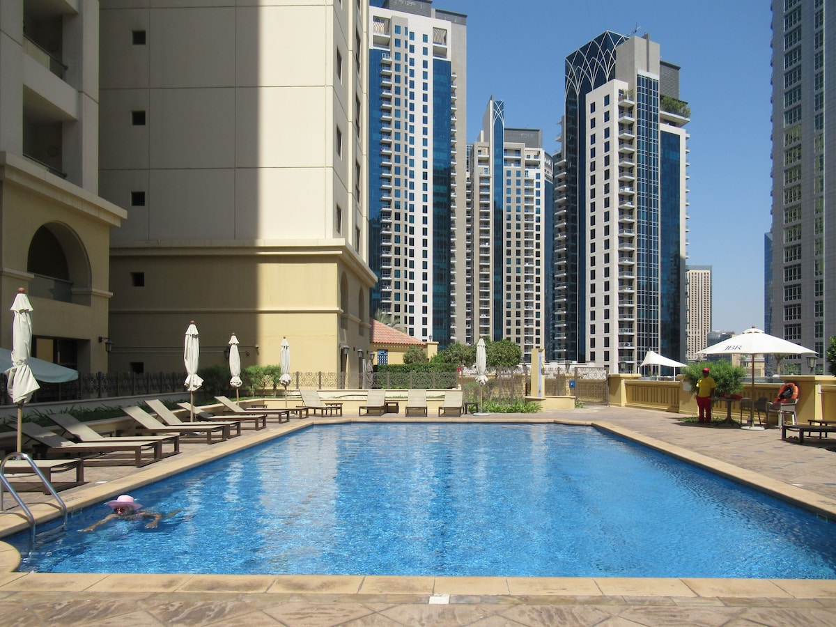 Cosy 4BR on JBR beach near metro & mall