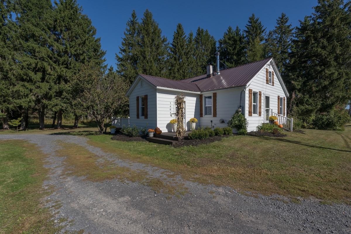 Insta-worthy & tranquil 3BR/2BA w/ wood stove
