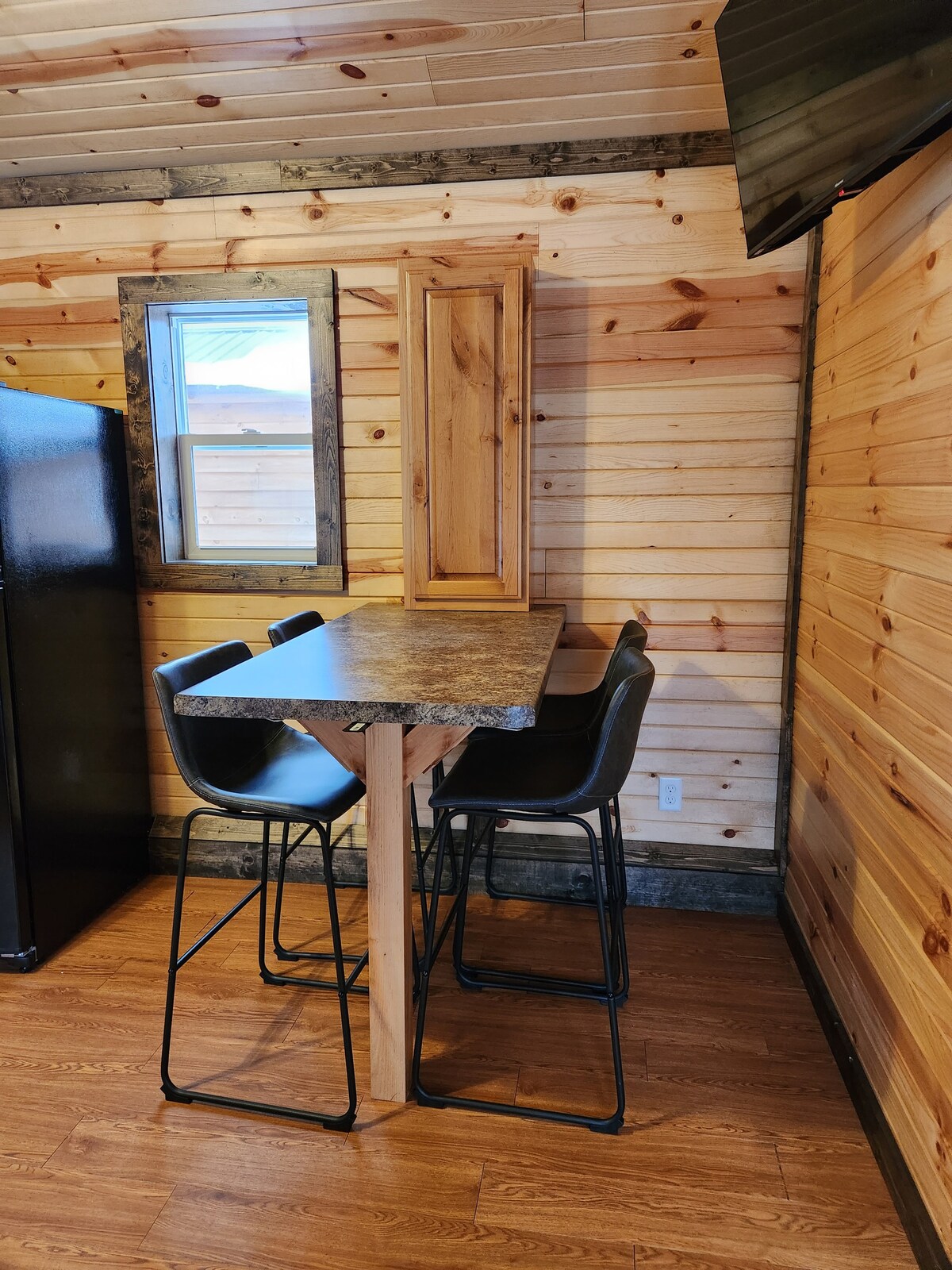 欢迎来到Birch 's Trailside Cabins ！ 2号小木屋