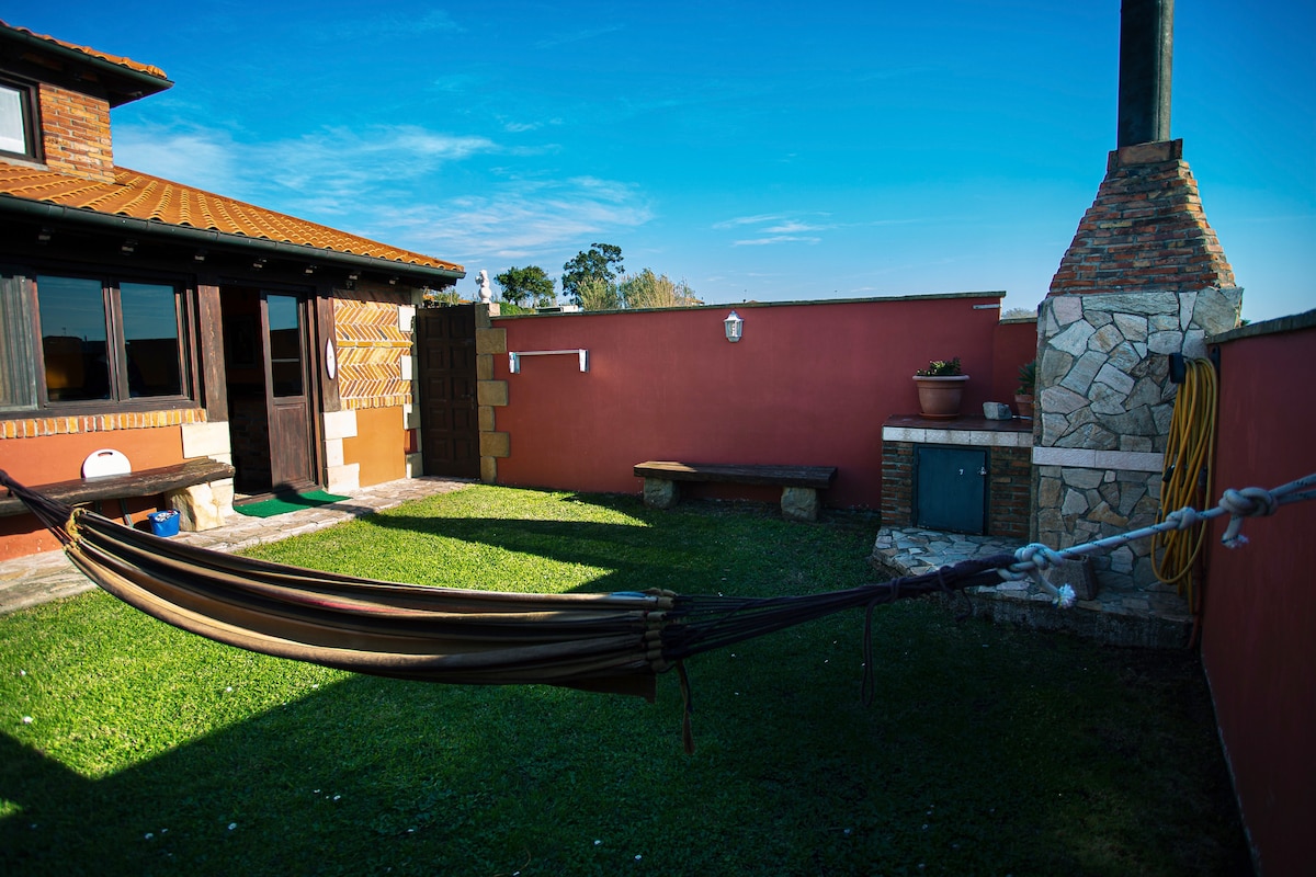 Casa independiente con chimenea, jardín y barbacoa