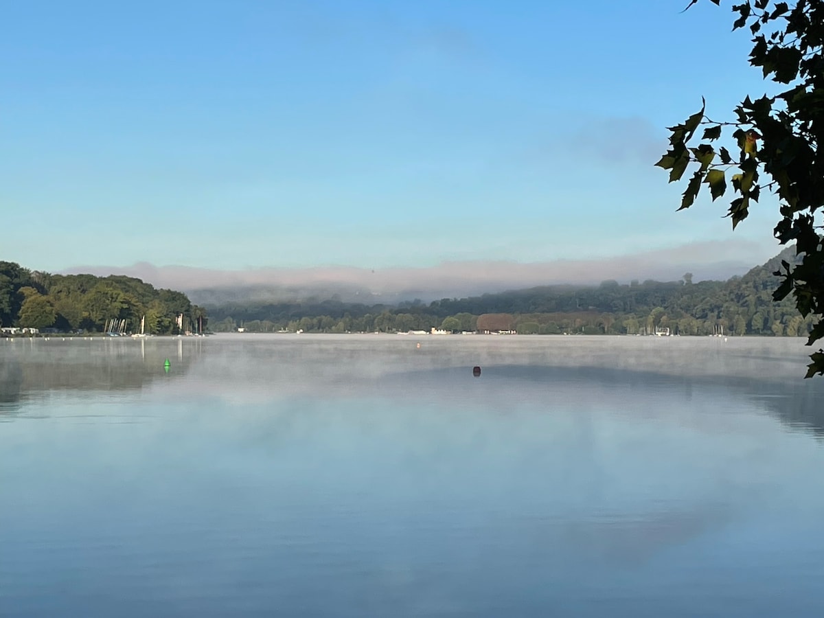 巴尔代尼湖（ Lake Baldeney ）的房子