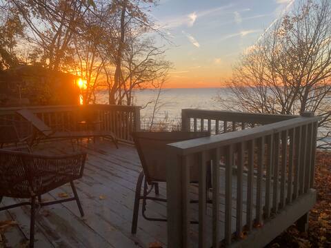 Beautiful - 2.5  Bed LakeFront with Private Beach