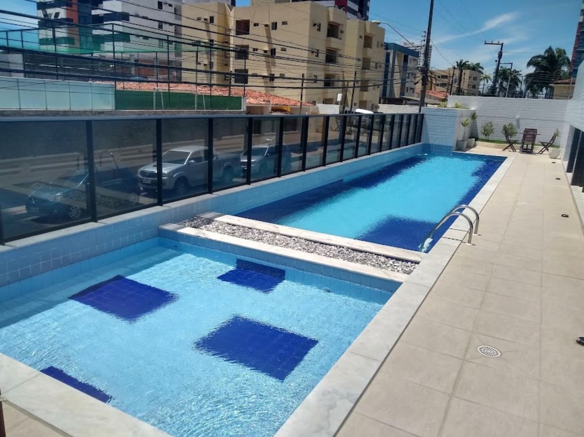 Apartamento encantador com piscina.
