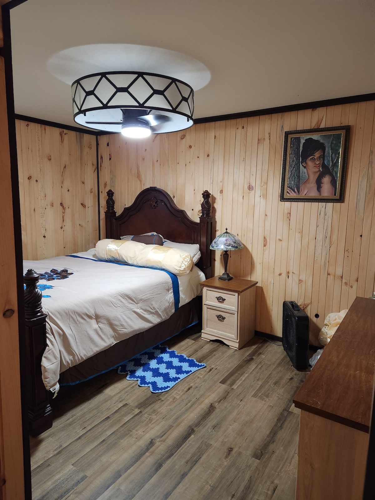 3 bed/2 bath riverside cabin
