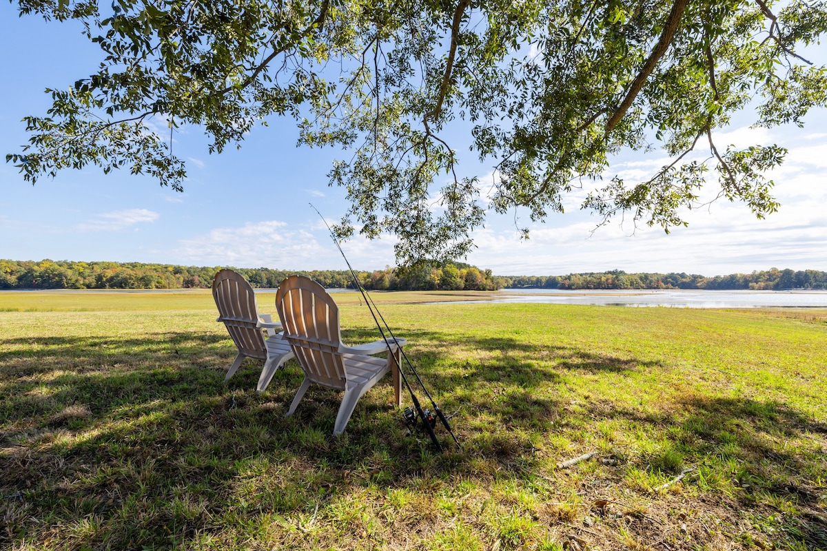 Waterfront Oasis w/ Wildlife & Fishing near Fun!