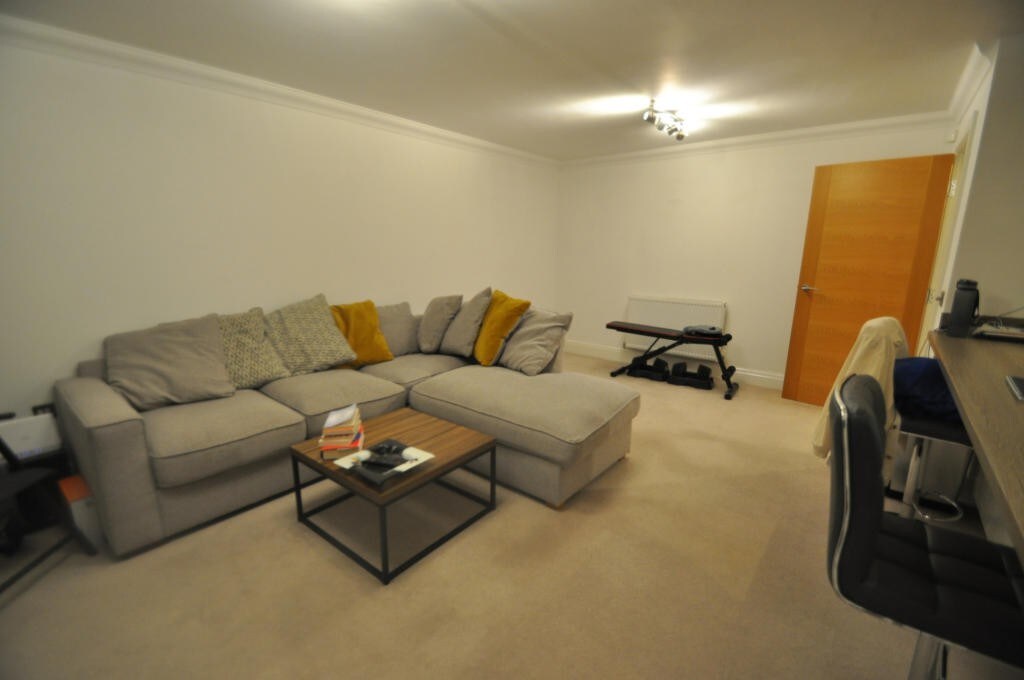 Luxury three bedroom apartment with free parking