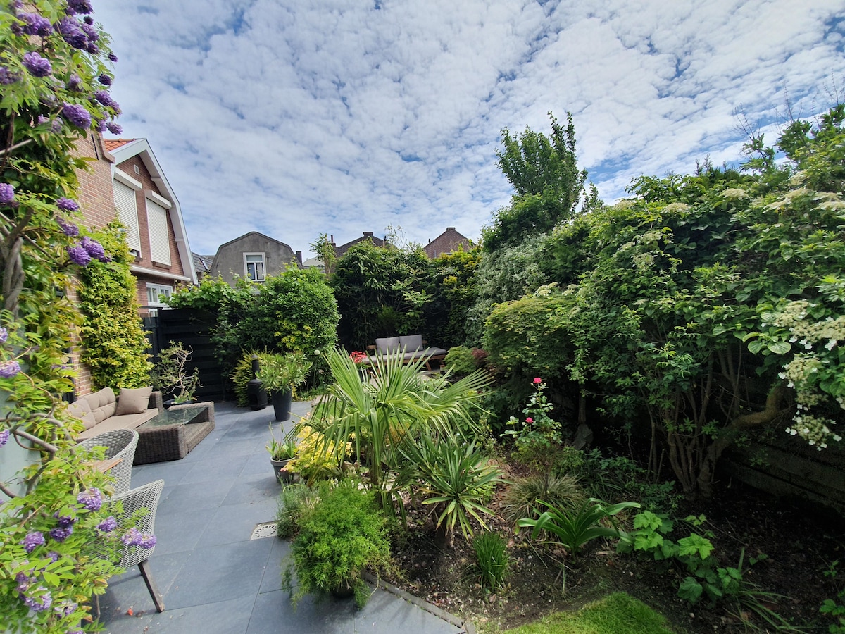 Lovely House & Garden in Old Town Centre