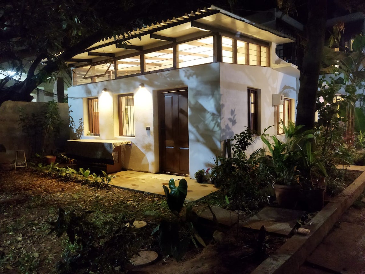 Cozy 80yr-Old Cottage, Private Garden, Cooke town.