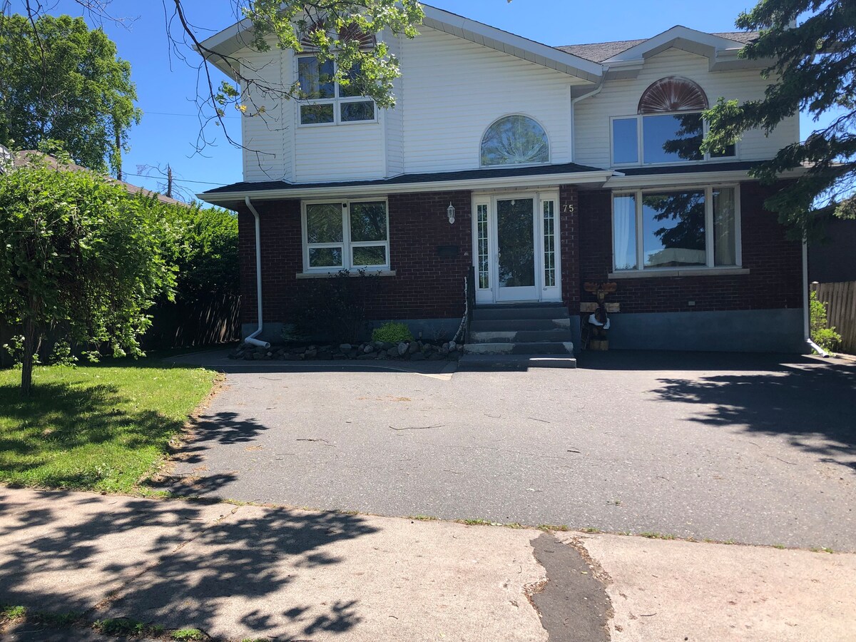 Beautiful Home in Mariday Park Thunder Bay .