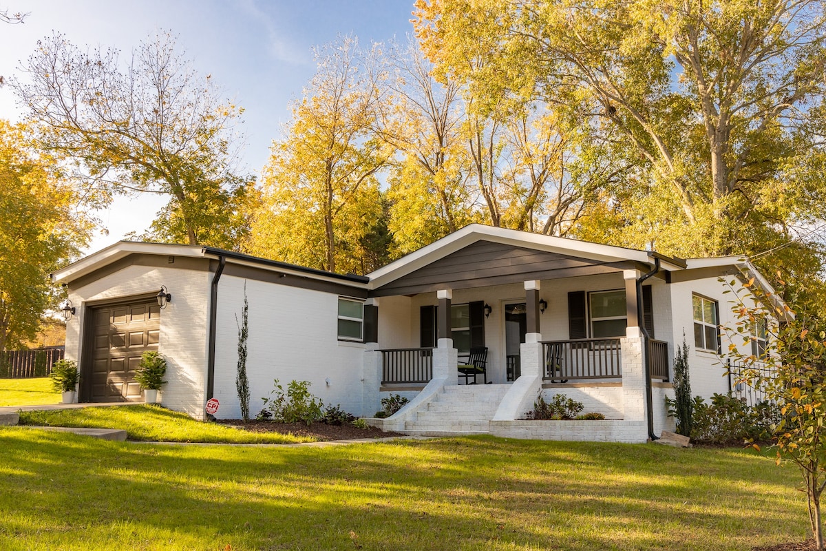 New Hope House! 20 min to RDU | Outdoor Kitchen!