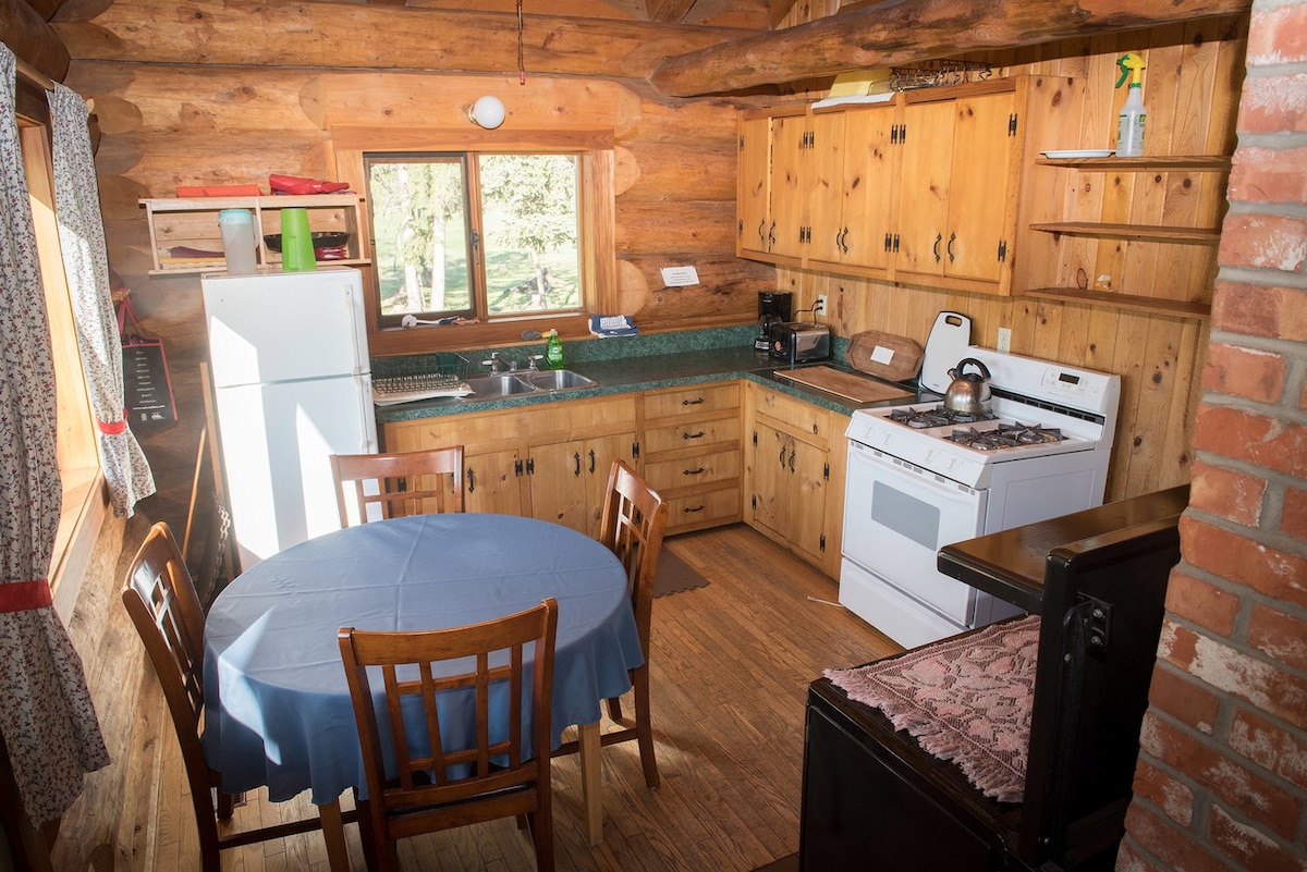 大熊小屋，配备全功能厨房，可供9人入住