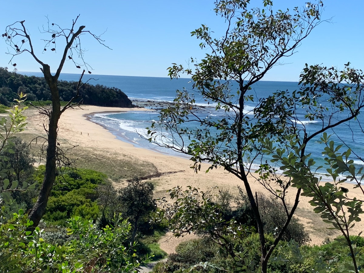 Bateau Bay Beach 
Coastal Balance