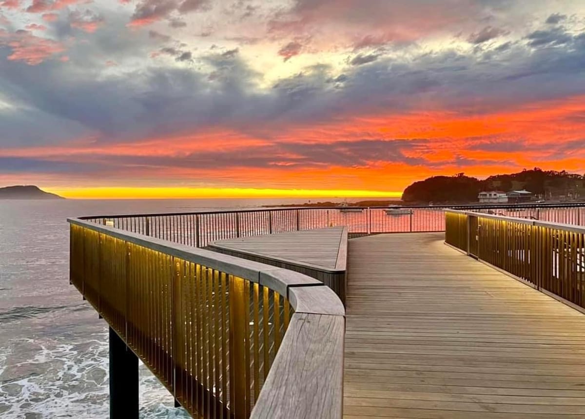 Bateau Bay Beach 
Coastal Balance