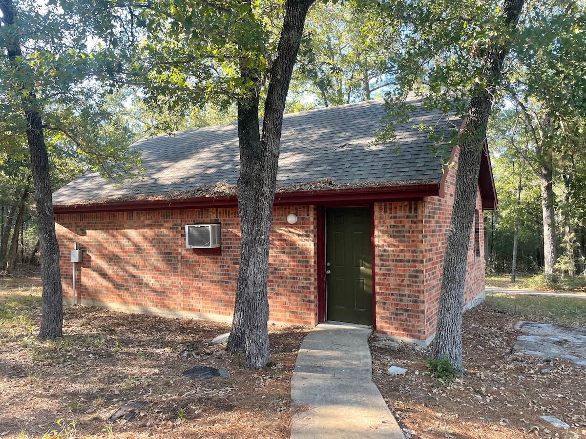 Quiet Farm Retreat- Remodeled Brick Cottage