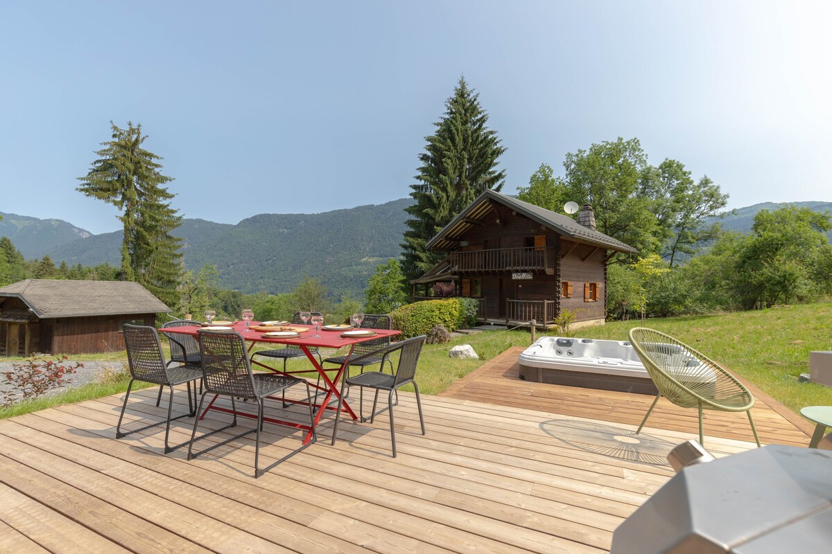 Gorgeous Chalet Apartment, 4 Bedrooms with Hot Tub