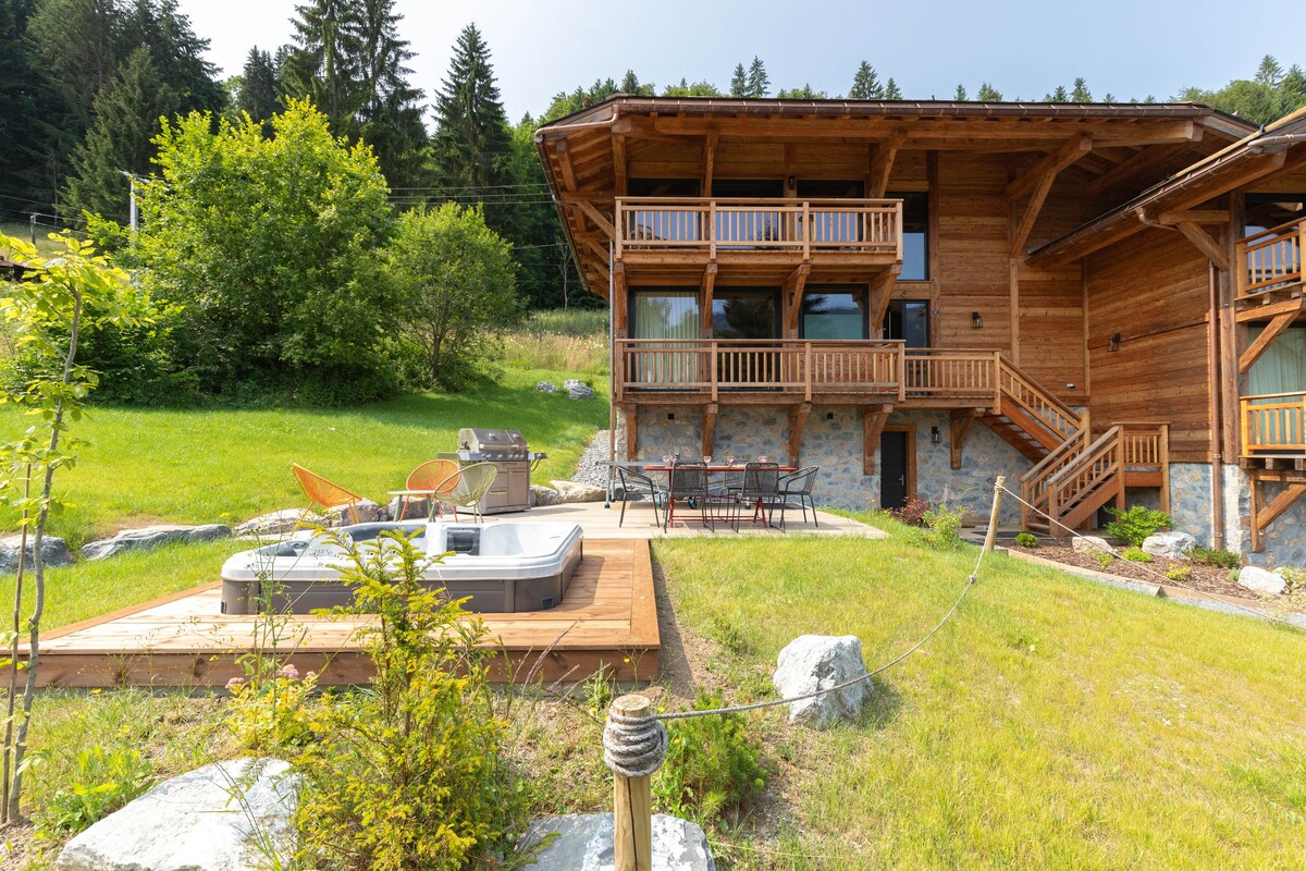 Gorgeous Chalet Apartment, 4 Bedrooms with Hot Tub
