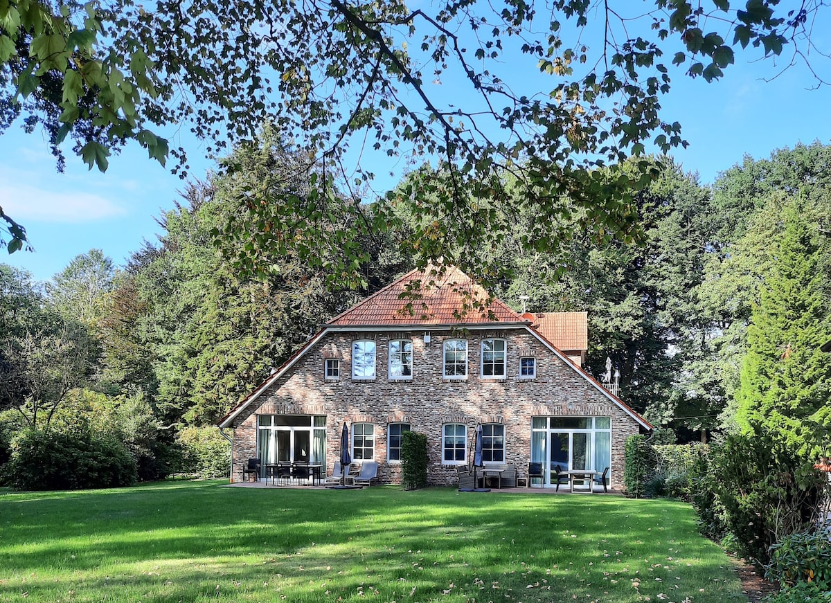 Whg. Ukena im Forsthaus Gödens, mit See, im Wald