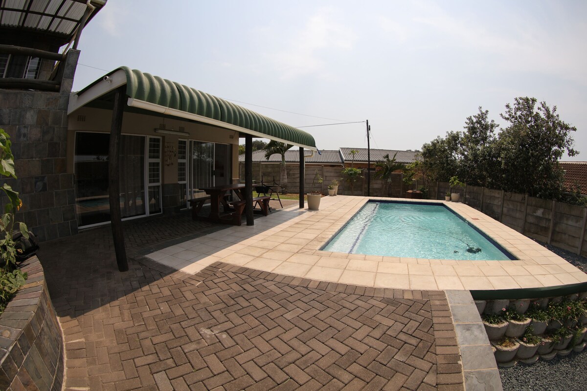 Vista Place, 2 Bedroom Unit with Pool.