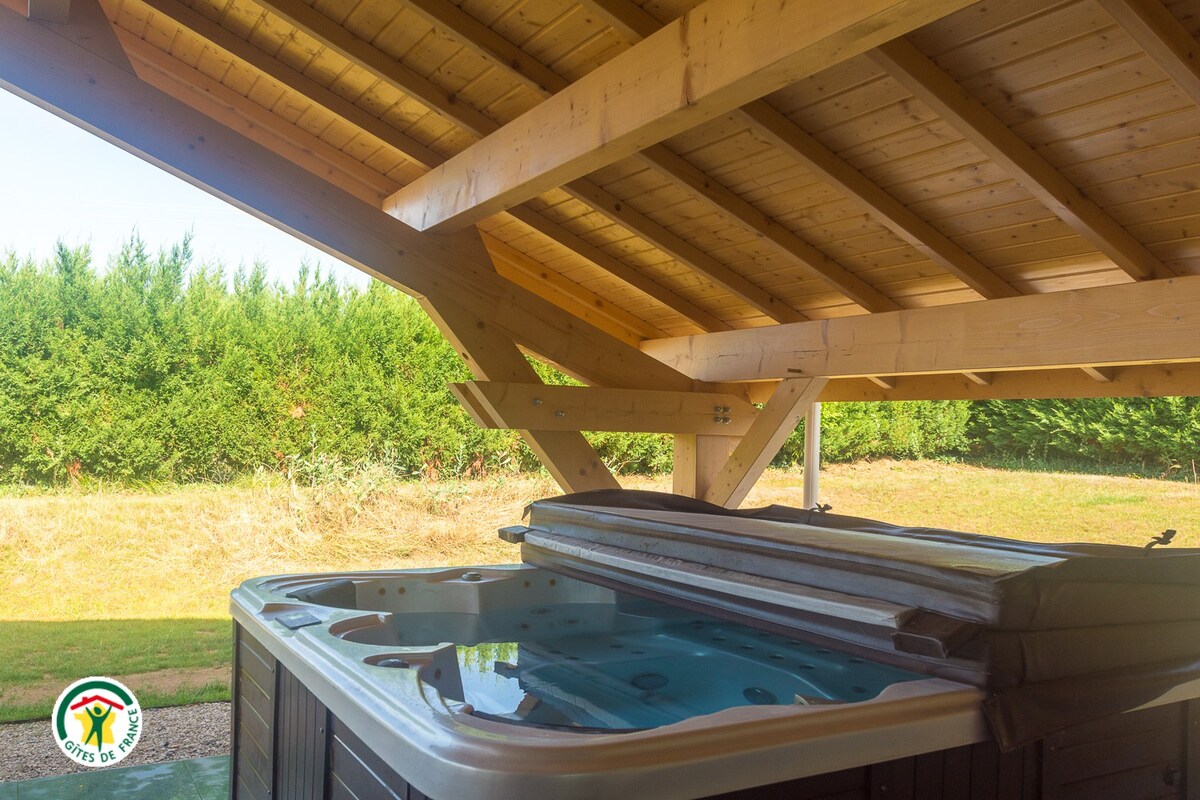 全新乡村小屋，配备带顶棚的露台和热水浴缸