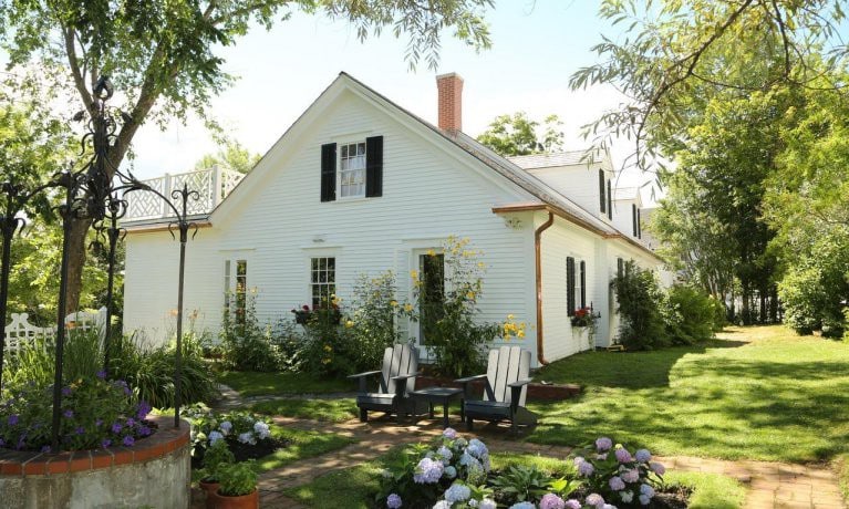 Cory Cottage - a charming 1830s home w ocean views