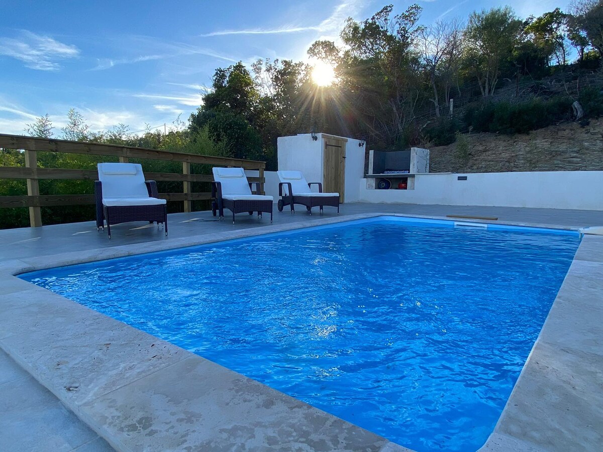 Magnifique villa neuve face à la mer, avec piscine