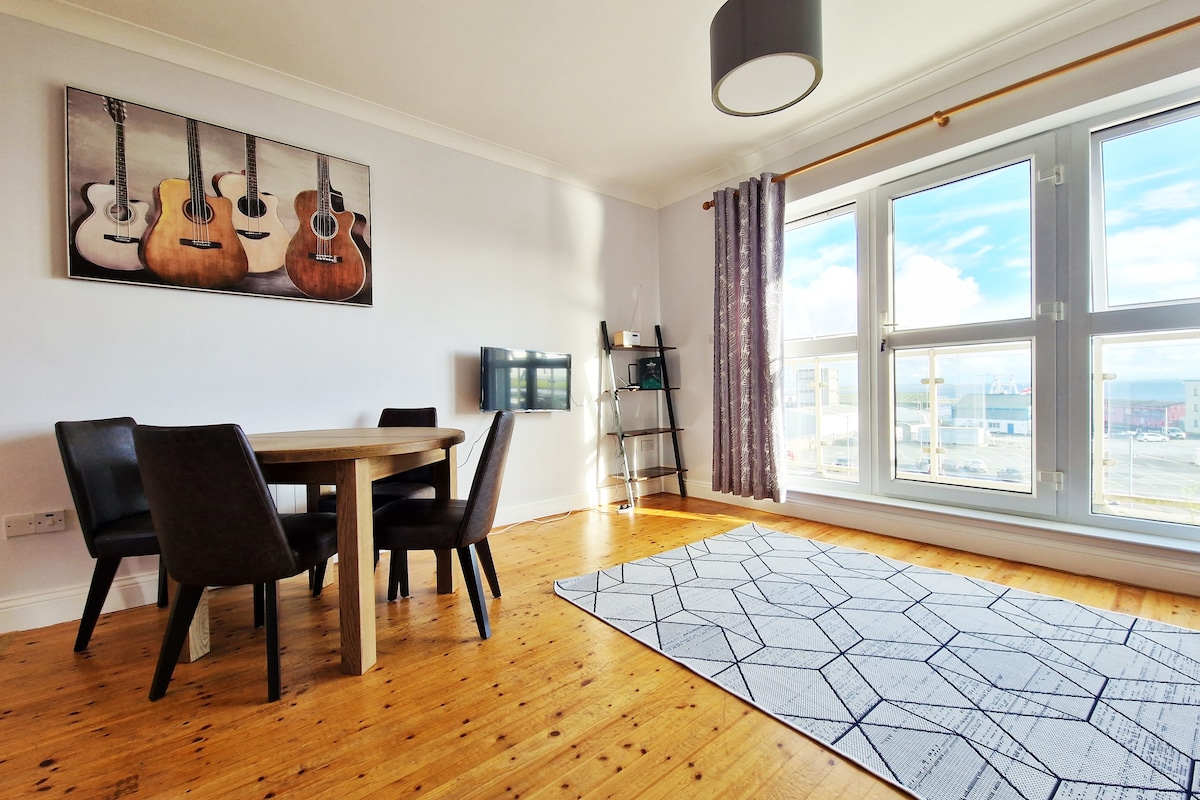 戈尔韦城多克兰公寓（ Galway City Dockland Apartment ） ， 2张床， 2个卫生间。