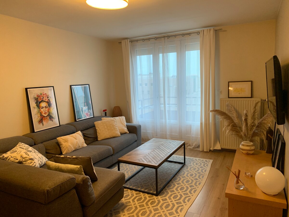 舒适的公寓，位于蒙特尼（ Montigny ）市中心