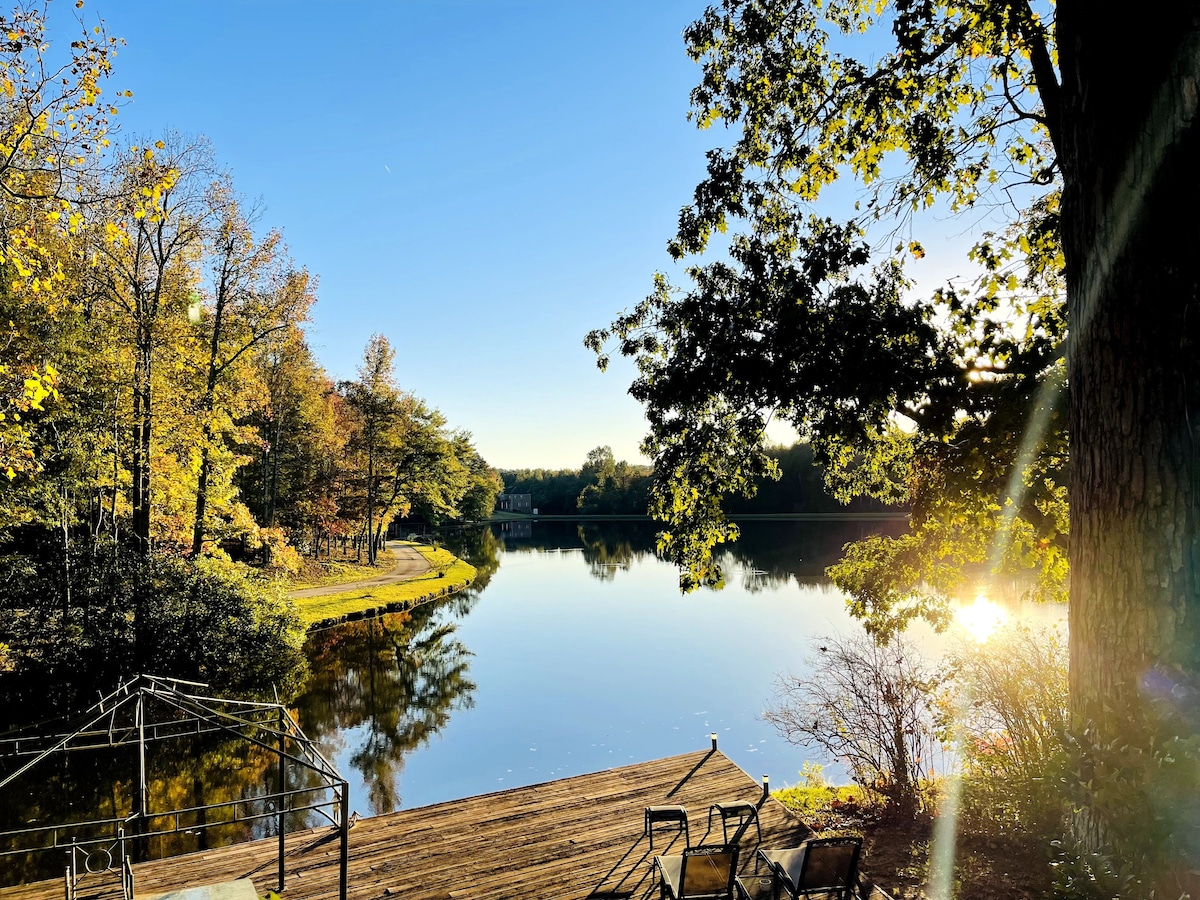 Cozy retreat at the lake - 30 minutes to Atlanta!