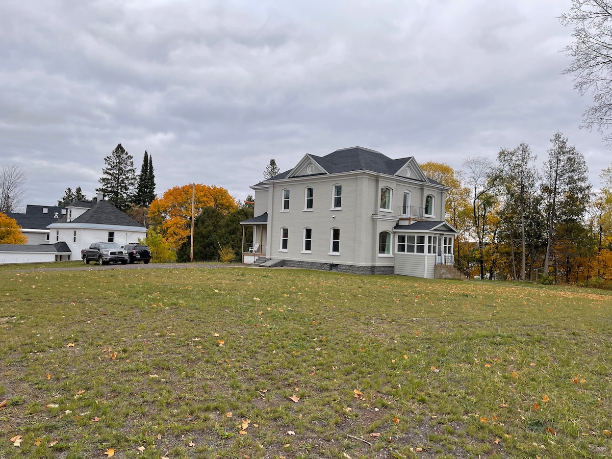 The Rectory -Spacious 5 bedroom, 3 bathroom home