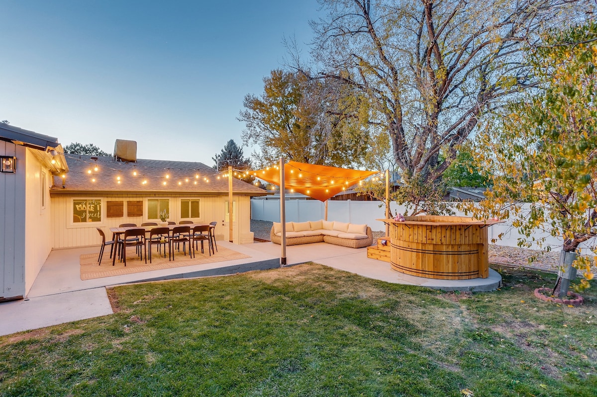 Luxury 5 BR Retreat | Pickleball | Hot Tub| Denver