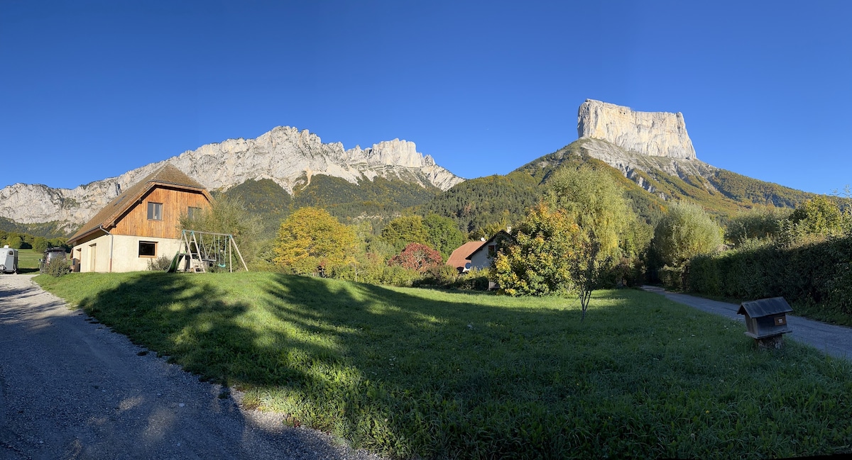 可容纳宽敞、安静，可欣赏艾吉尔山（ Mt Aiguille ）的美景