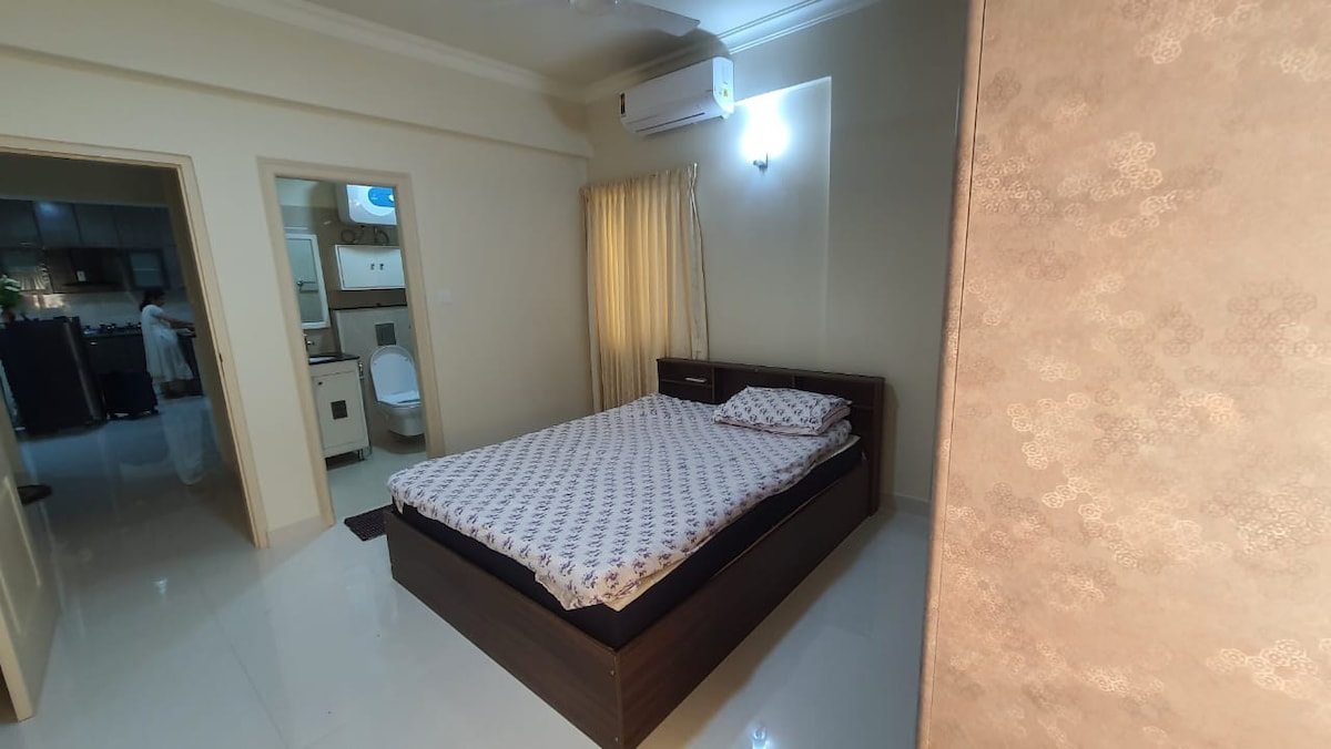 New fully furnished aptmnt wid smart tv,wifi &more