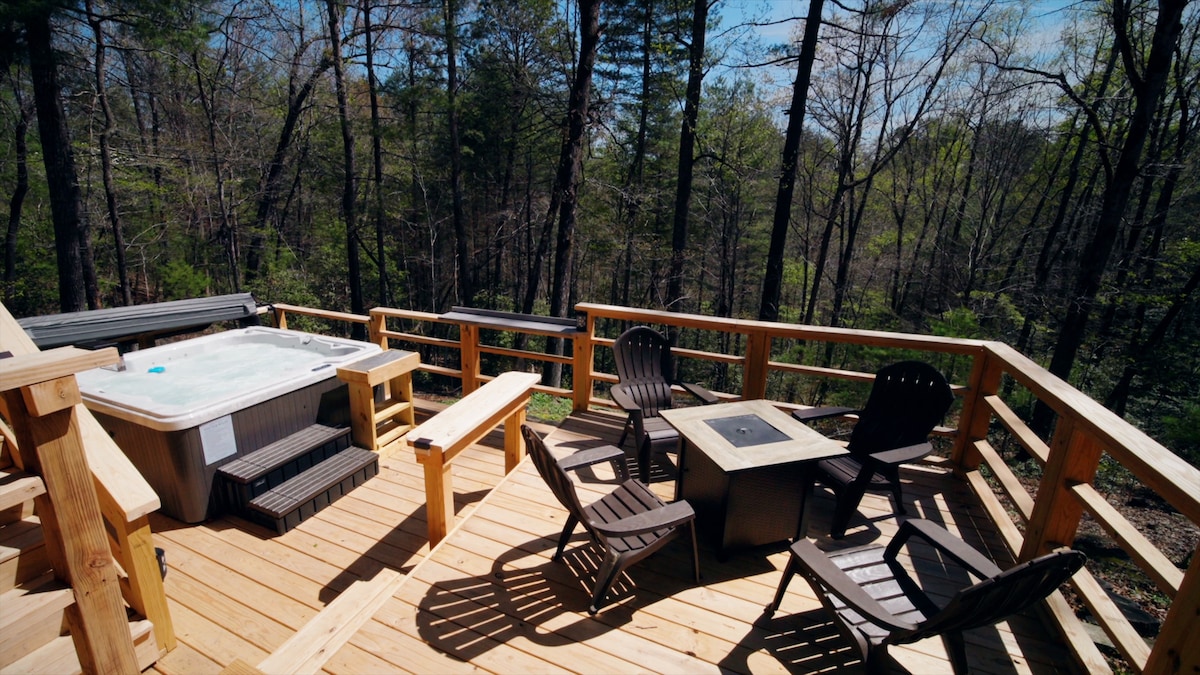 Romantic Cabin Getaway minutes from Chimney Rock
