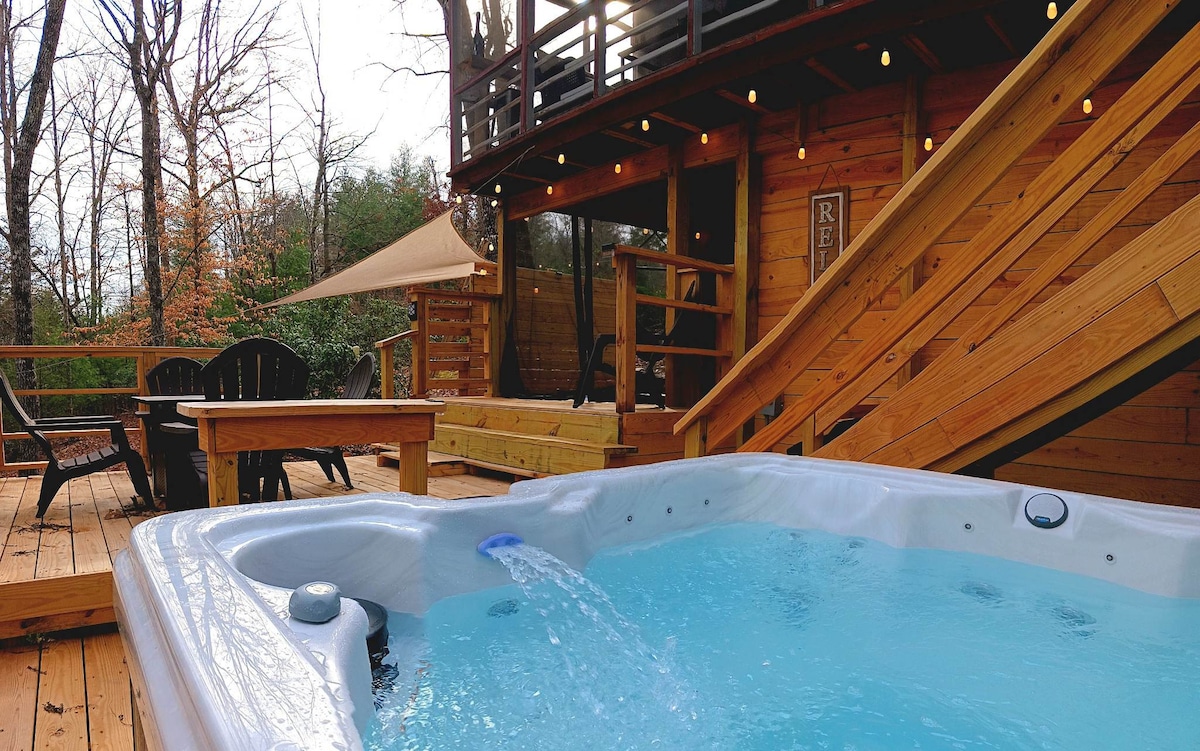 Romantic Cabin Getaway minutes from Chimney Rock