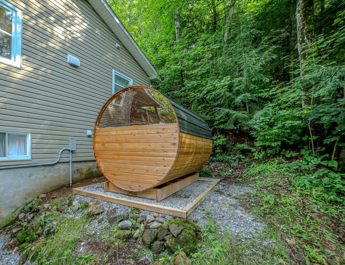 NEW Renovated Riverfront Home with HOT TUB & SAUNA