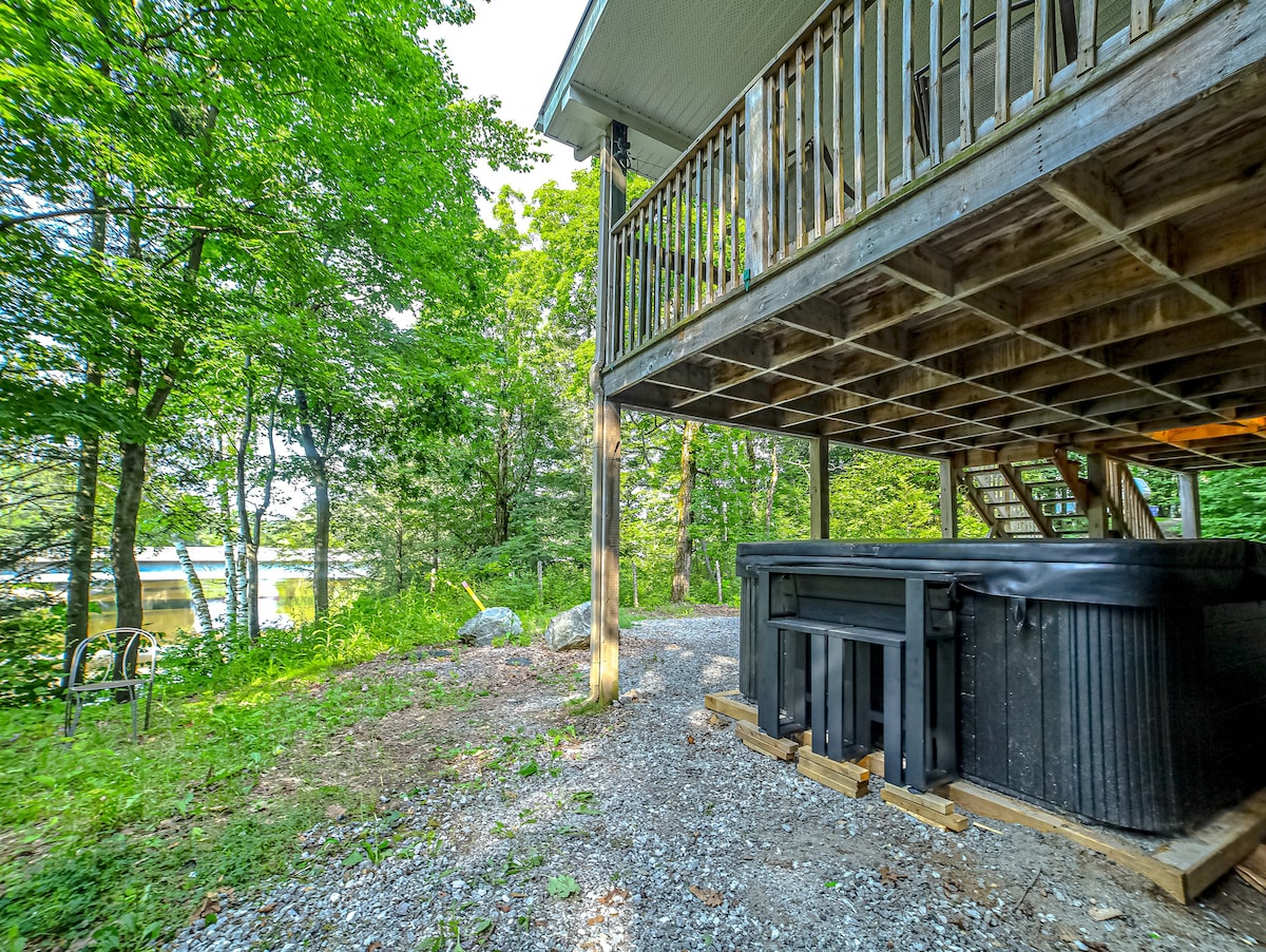 NEW Renovated Riverfront Home with HOT TUB & SAUNA