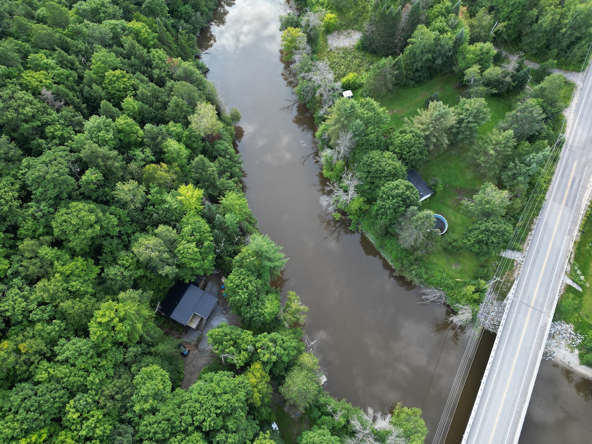 NEW Renovated Riverfront Home with HOT TUB & SAUNA