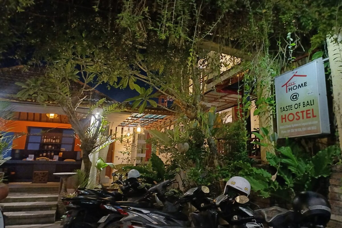 位于库塔塞拉坦（ Kuta Selatan ）巴厘岛美食的温馨双人房