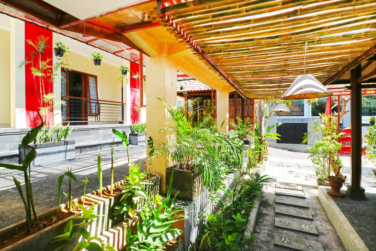 位于库塔塞拉坦（ Kuta Selatan ）巴厘岛美食的温馨双人房