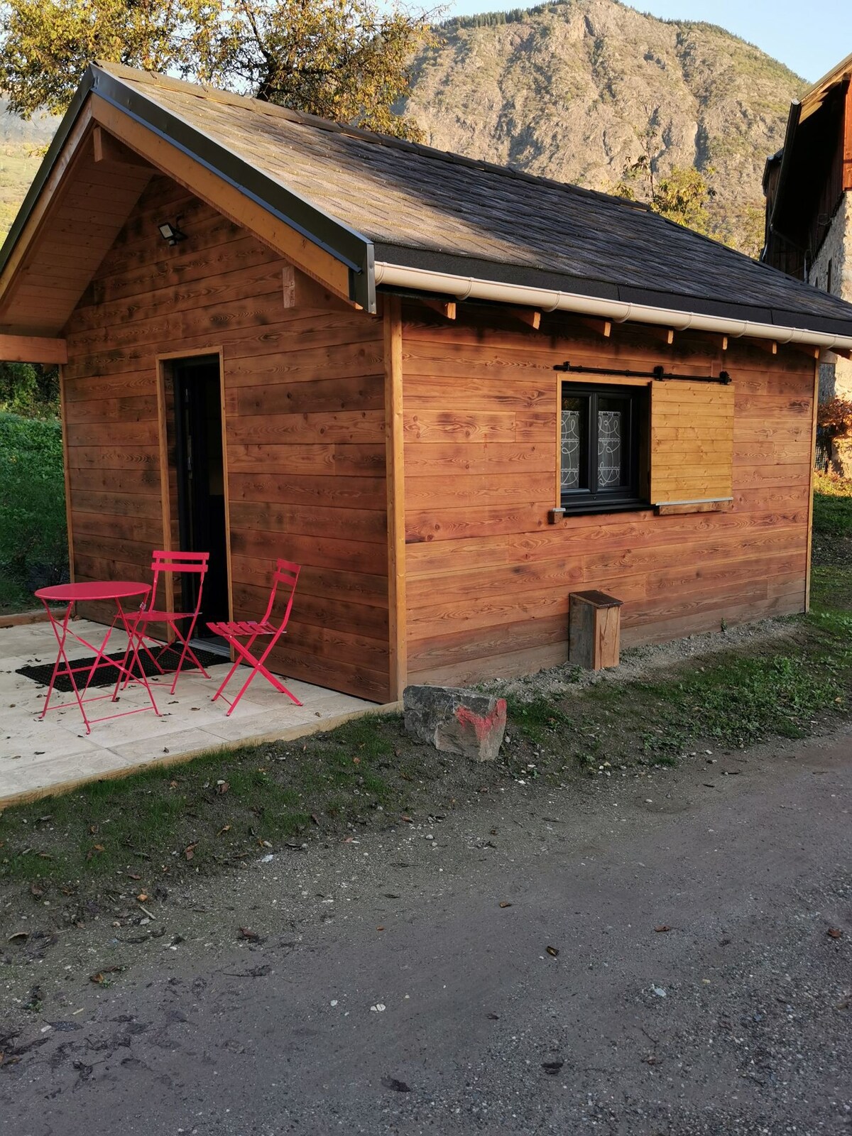 Chalet indépendant calme et chaleureux.