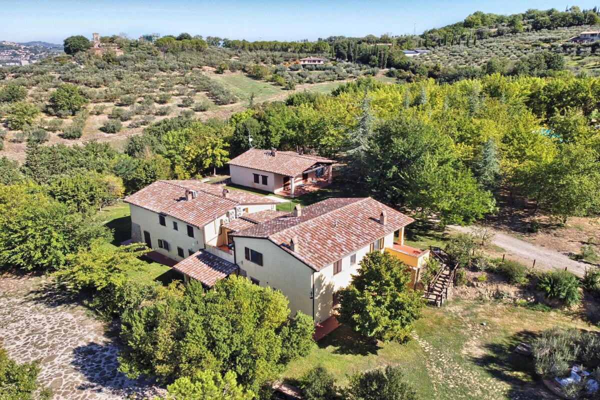 Farmhouse with pool and Beautiful Views | Umbria