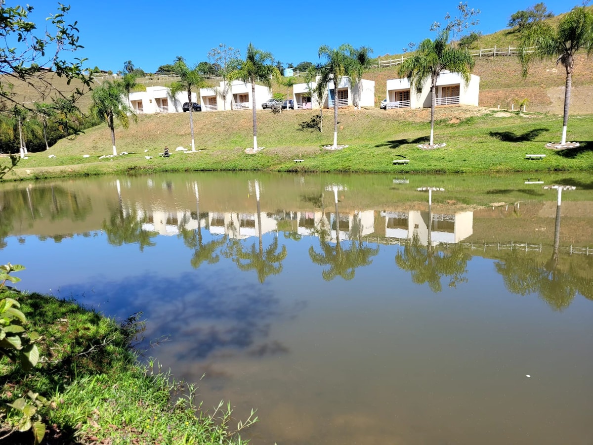 瓜拉雷马， Sítio 6 Irmãos度假木屋，湖景