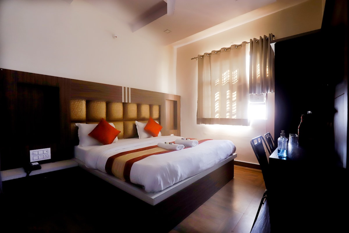 Charming 18 bed room Boutique Hotel in Haridwar