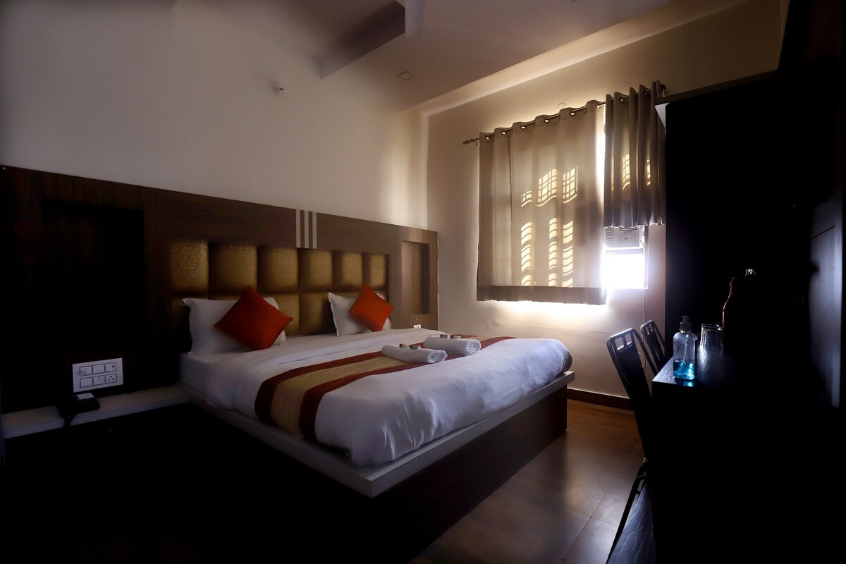 Charming 18 bed room Boutique Hotel in Haridwar