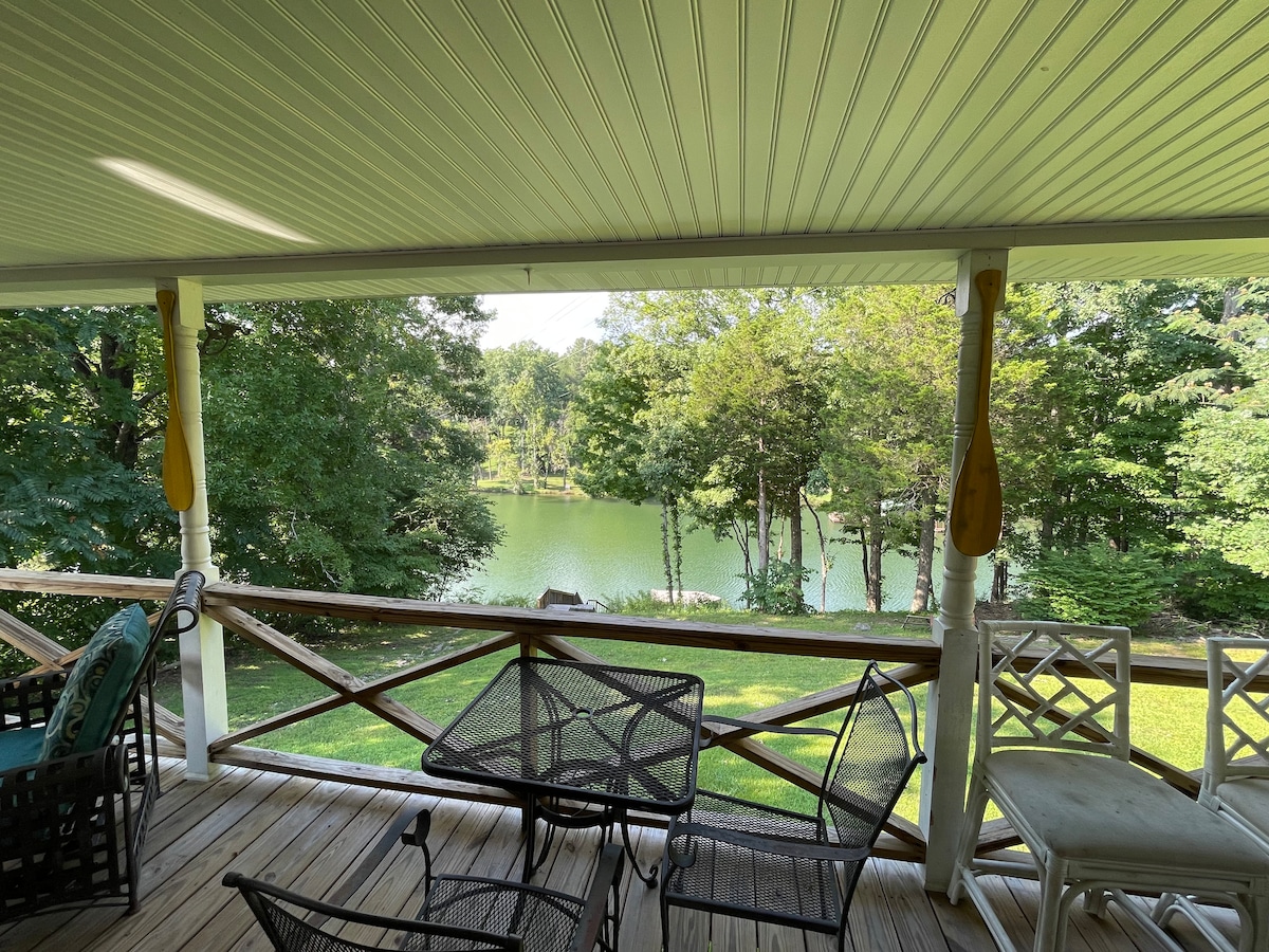 Caney Fork River Cottage: Beautiful Sparta TN