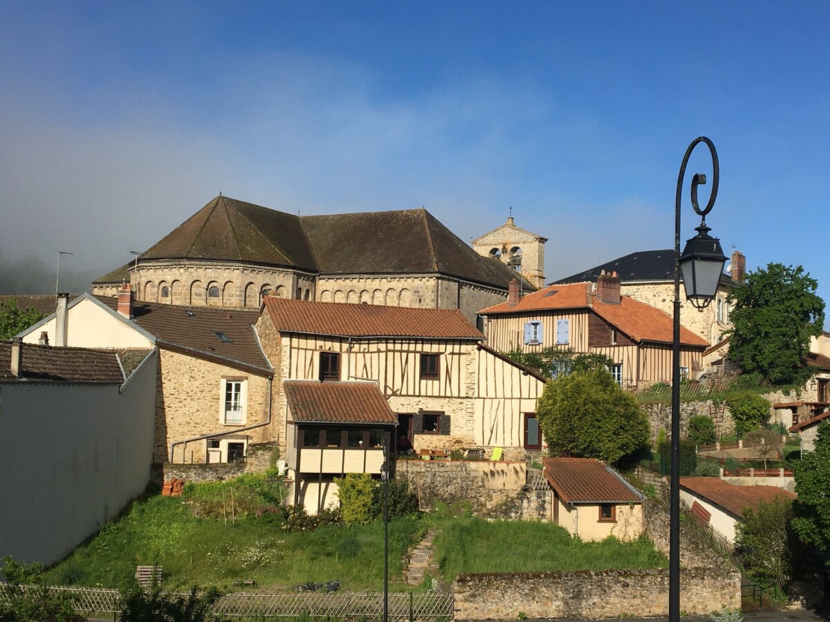 chambre Mathilde au coeur du village de Solignac