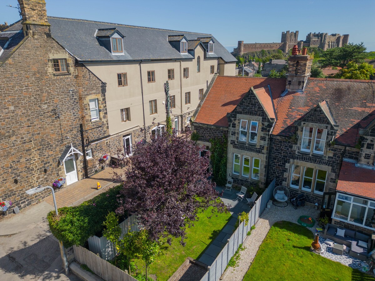 Beautiful Home in a Bamburgh Village Centre