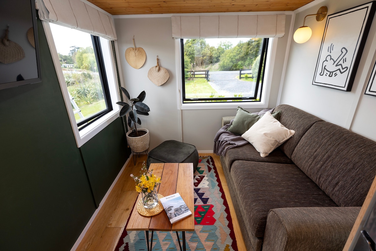 Tiny home near Mangawhai w/Spa, King Sized bed