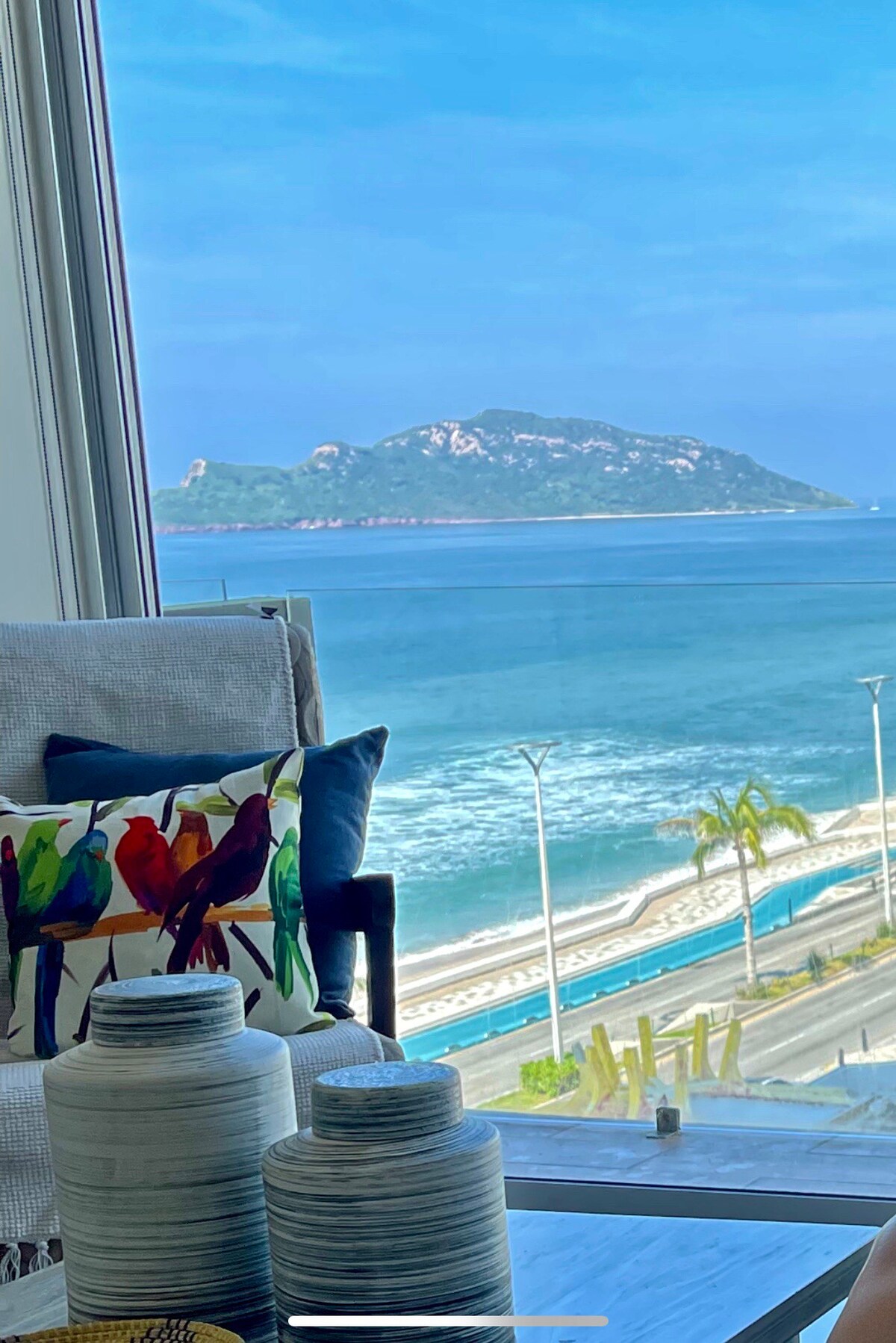 Luxurious 2 bedroom condo with stunning ocean View